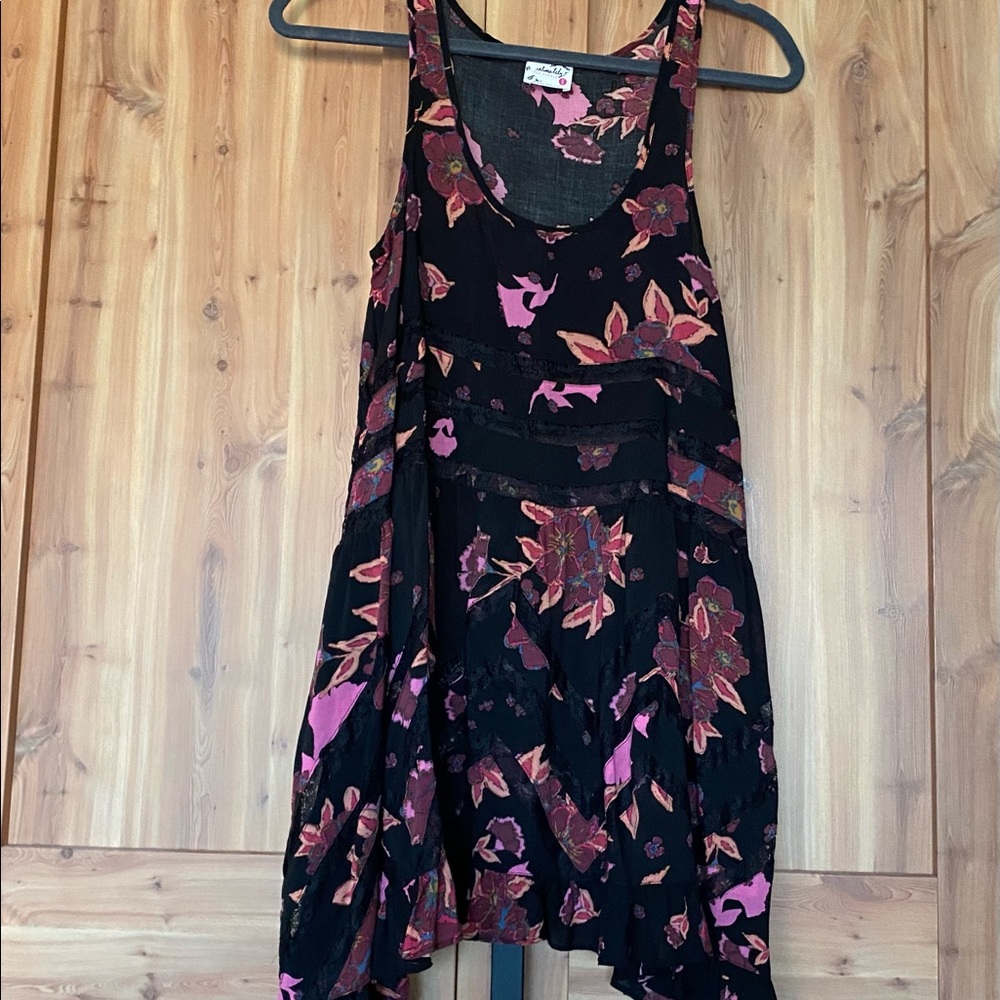 •INTIMATELY FREE PEOPLE- TRAPEZE SLIP•